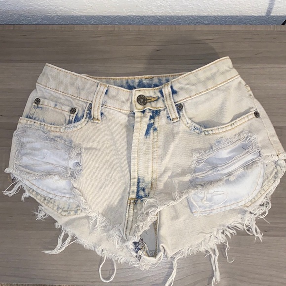 LF Pants - CARMAR HIGH WAIST DISTRESSED SHORTS